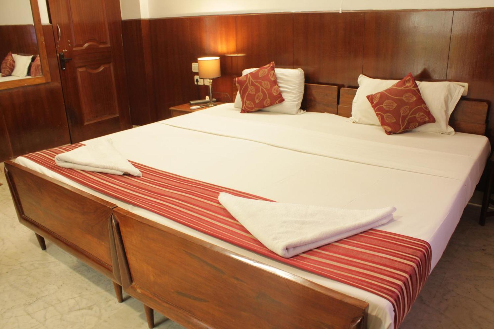 Happy Planet Bed & Breakfast Chennai Bagian luar foto