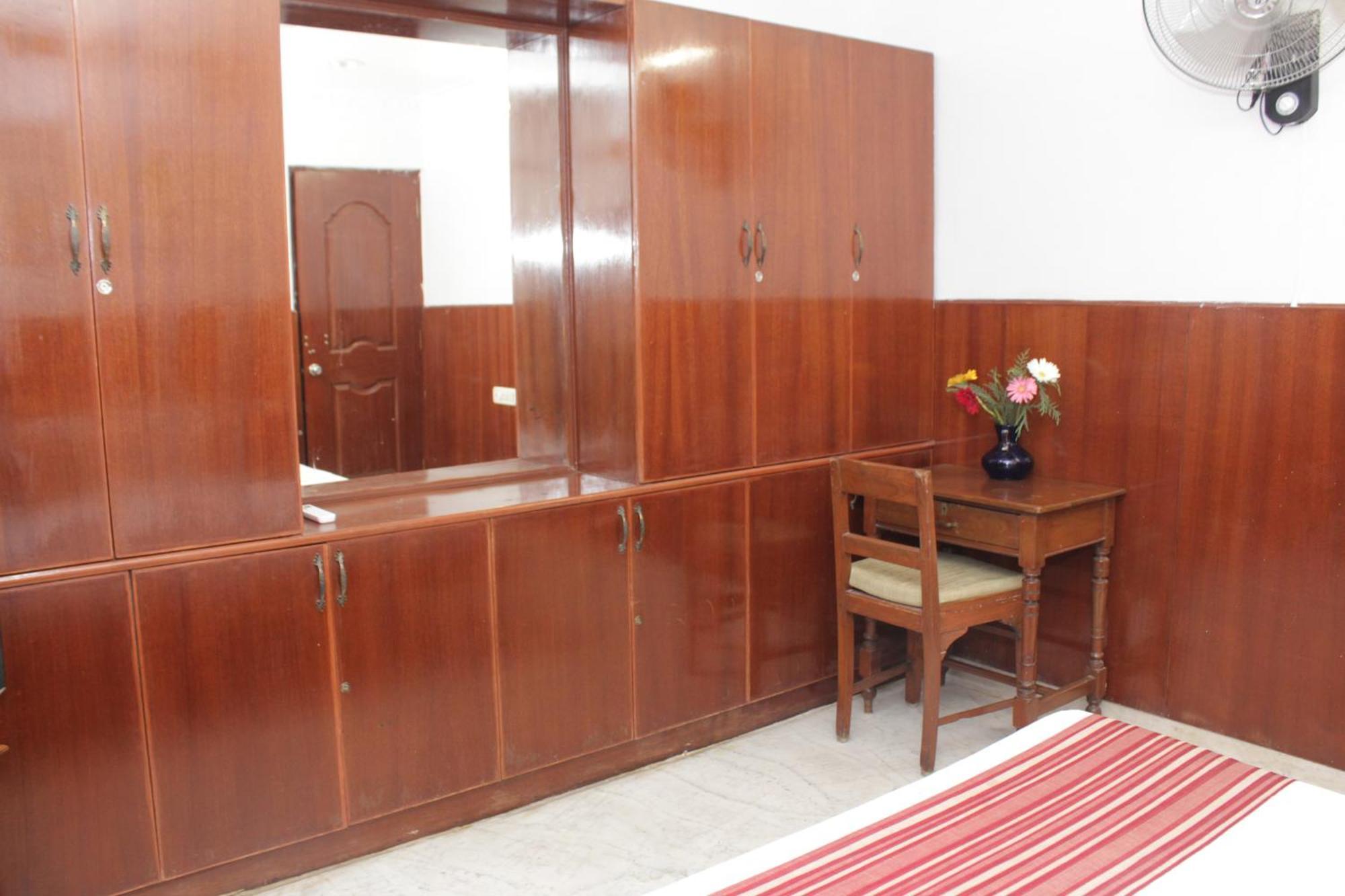 Happy Planet Bed & Breakfast Chennai Bagian luar foto