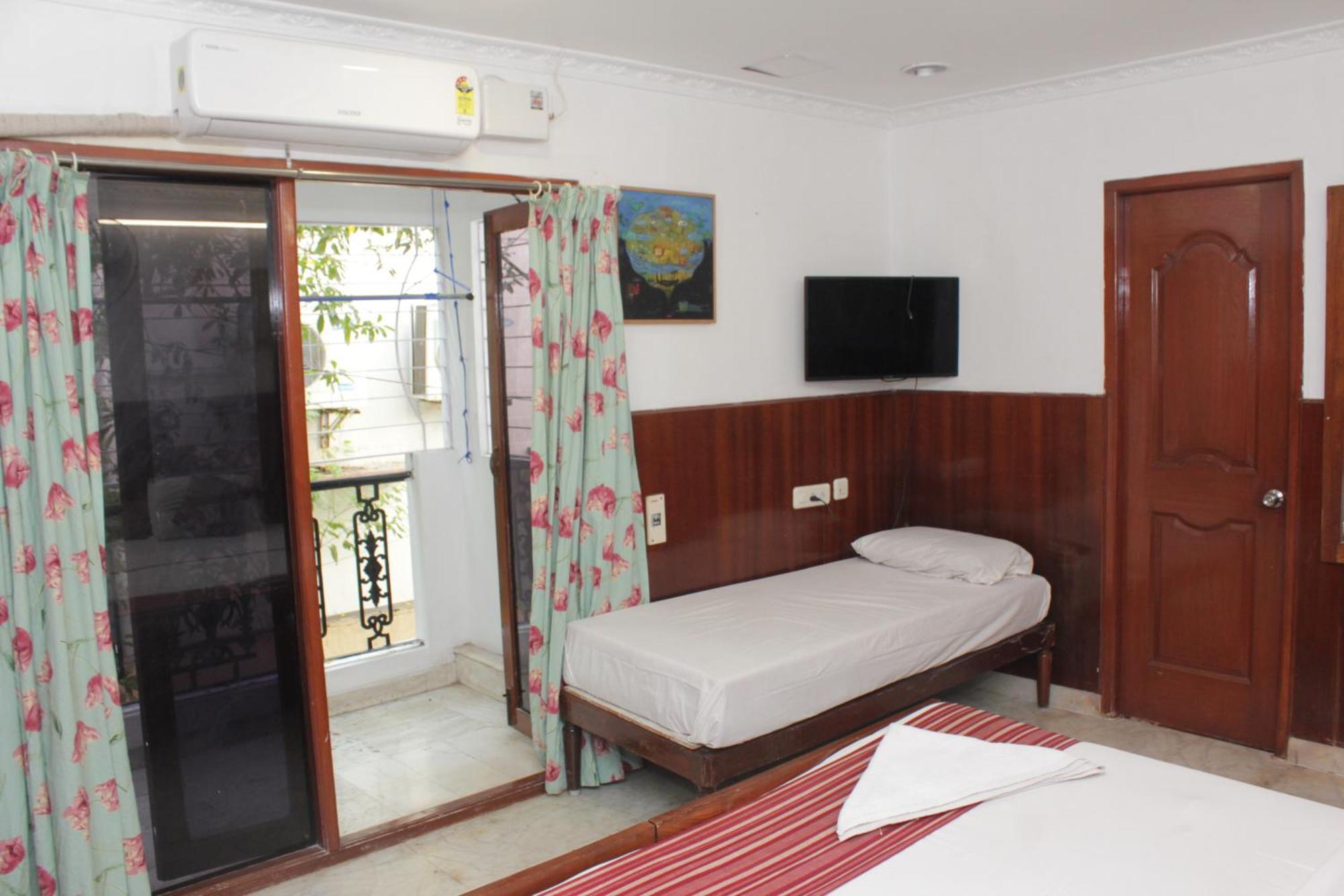 Happy Planet Bed & Breakfast Chennai Bagian luar foto