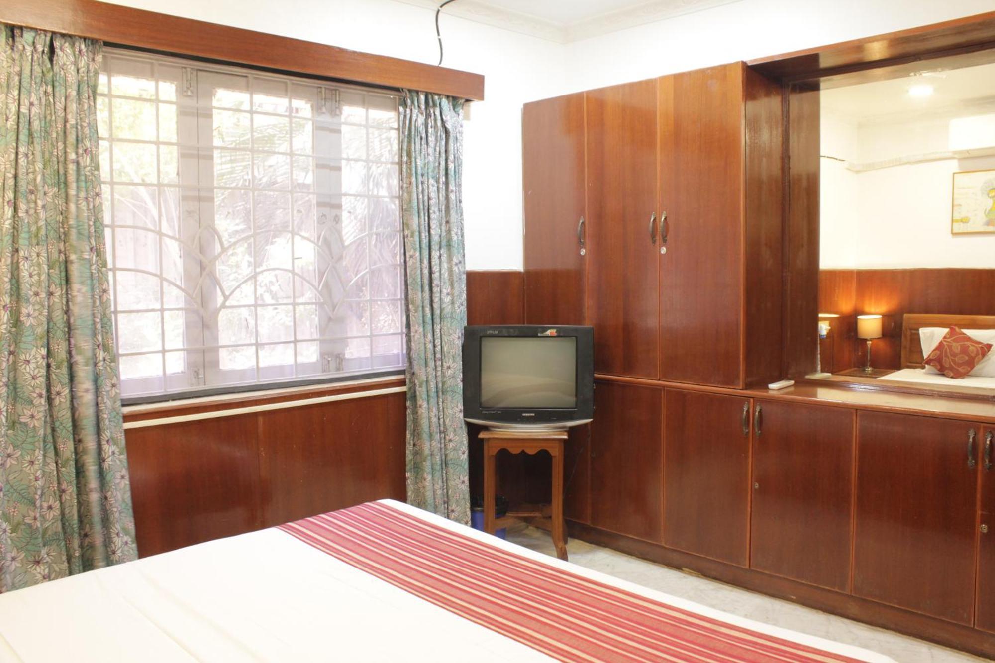 Happy Planet Bed & Breakfast Chennai Bagian luar foto